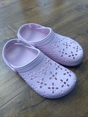 Crocs Classic Floral Cutout Clogs Pink Milk Women’s Size 7